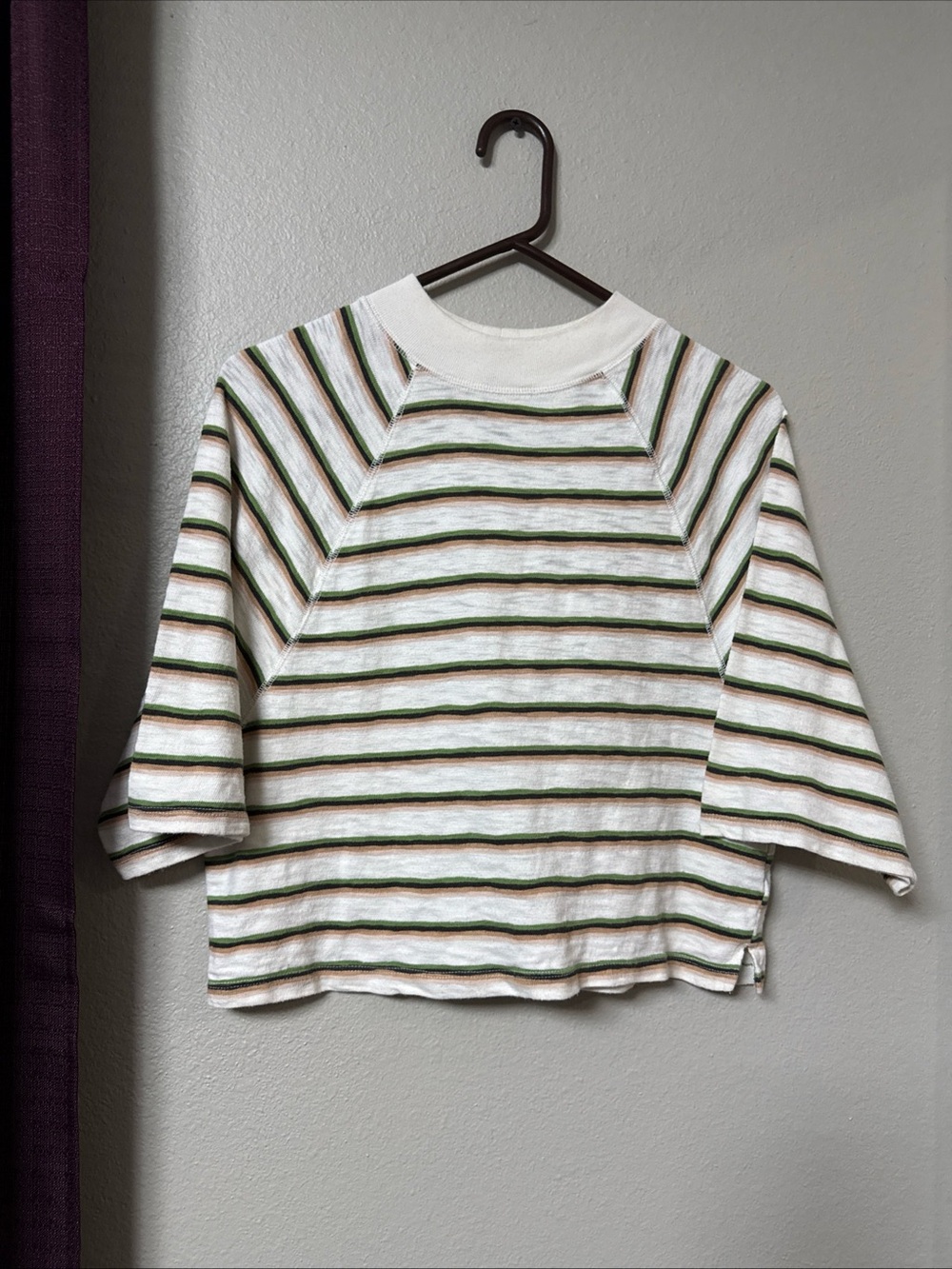 #840 Universal Thread Oatmeal/Striped Top Size Medium